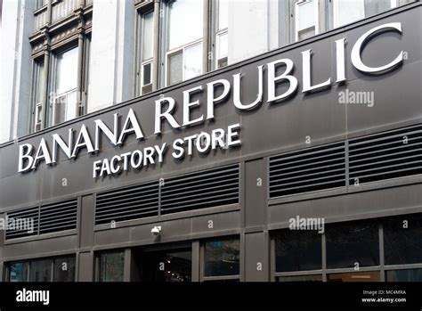 banana republic factory sign in.